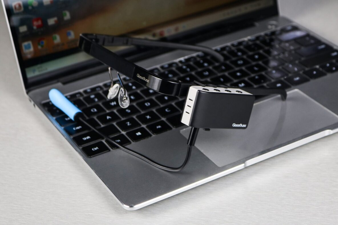 An image of the GlassOuse device.